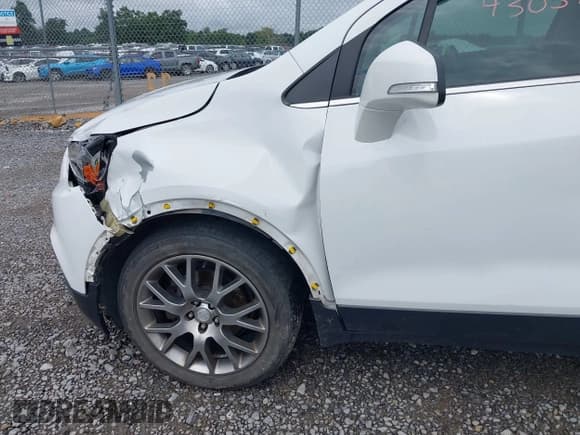 ✅ 2017 Buick Encore Sport Touring • VIN: KL4CJ1SBXHB132322 • Lot: 43037015. Wystawiony na IAAI z przebiegiem 115 104 mil. Bezpłatny archiwum sprzedaży aukcyjnych z USA i szczegółowy raport historii pojazdu na DreamBid. Zdjęcie 17.