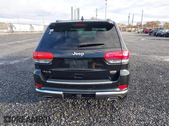 ✅ 2014 Jeep Grand Cherokee Summit • VIN: 1C4RJFJT6EC389037 • Lot: 43547372. Listed on IAAI with 152,933 mi. Free auction sales archive from the USA and detailed vehicle history report at DreamBid. Image 17.