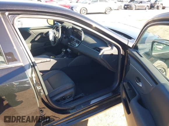 ✅ 2025 Lexus ES 300h • VIN: 58ADA1C19SU073926 • Lot: 43551675. Wystawiony na IAAI z przebiegiem 6 446 mil. Bezpłatny archiwum sprzedaży aukcyjnych z USA i szczegółowy raport historii pojazdu na DreamBid. Zdjęcie 5.