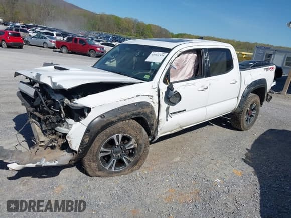 ✅ 2017 Toyota Tacoma SR5 • VIN: 5TFCZ5AN9HX061330 • Lot: 42061356. Listed on IAAI with 222,590 mi. Free auction sales archive from the USA and detailed vehicle history report at DreamBid. Image 2.