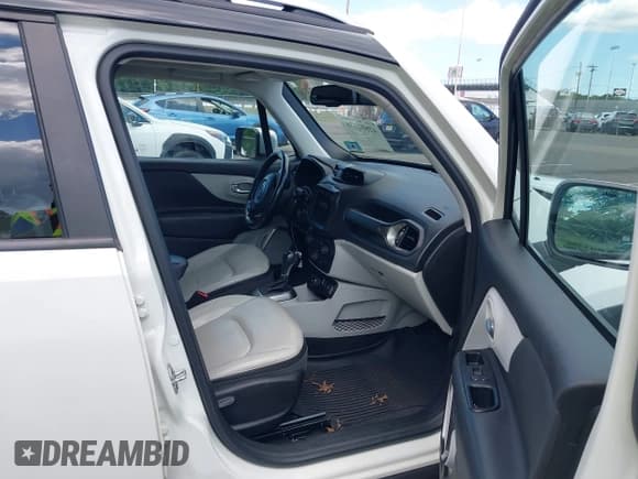 ✅ 2018 Jeep Renegade Limited • VIN: ZACCJBDB0JPH09220 • Lot: 42812178. Wystawiony na IAAI z przebiegiem 151 625 mil. Bezpłatny archiwum sprzedaży aukcyjnych z USA i szczegółowy raport historii pojazdu na DreamBid. Zdjęcie 5.