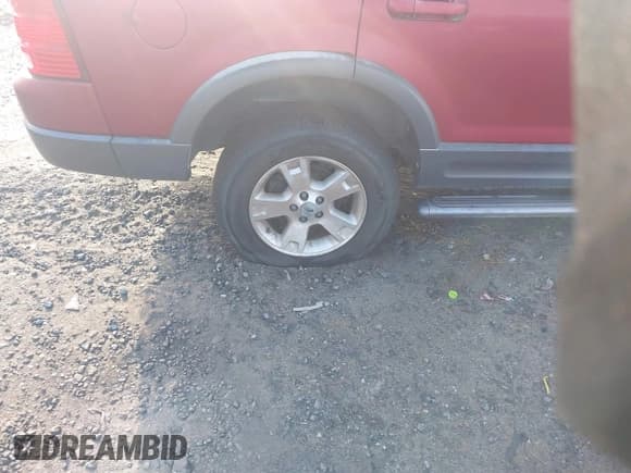 ✅ 2005 Ford Explorer XLT • VIN: 1FMZU73K45UA57055 • Lot: 43782783. Wystawiony na IAAI z przebiegiem 221 303 mil. Bezpłatny archiwum sprzedaży aukcyjnych z USA i szczegółowy raport historii pojazdu na DreamBid. Zdjęcie 12.