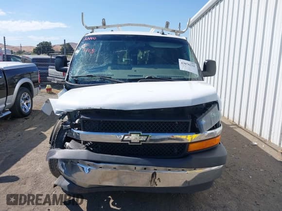 ✅ 2017 Chevrolet Express Cargo • VIN: 1GCWGAFF7H1117779 • Lot: 43076231. Wystawiony na IAAI z przebiegiem 171 178 mil. Bezpłatny archiwum sprzedaży aukcyjnych z USA i szczegółowy raport historii pojazdu na DreamBid. Zdjęcie 12.