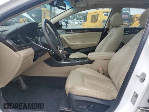 ✅ 2019 Hyundai Sonata Limited • VIN: KMHE34L31KA092237 • Lot: 84581215. Listed on Copart with 197,161 mi. Free auction sales archive from the USA and detailed vehicle history report at DreamBid. Image 7.