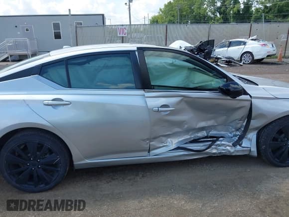 ✅ 2019 Nissan Altima SR • VIN: 1N4BL4CW3KC144477 • Lot: 42941982. Listed on IAAI with 53,958 mi. Free auction sales archive from the USA and detailed vehicle history report at DreamBid. Image 6.
