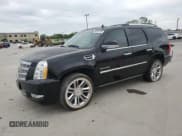 ✅ 2014 Cadillac Escalade Platinum • VIN: 1GYS4DEF5ER212729 • Lot: 53704105. Wystawiony na Copart z przebiegiem 114 231 mil. Bezpłatny archiwum sprzedaży aukcyjnych z USA i szczegółowy raport historii pojazdu na DreamBid. Zdjęcie 1.