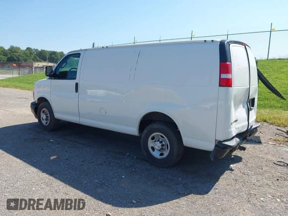 ✅ 2019 Chevrolet Express Cargo • VIN: 1GCWGAFG3K1216616 • Lot: 42992485. Wystawiony na IAAI z przebiegiem 116 996 mil. Bezpłatny archiwum sprzedaży aukcyjnych z USA i szczegółowy raport historii pojazdu na DreamBid. Zdjęcie 3.