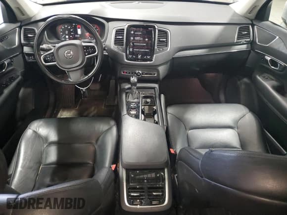 ✅ 2020 Volvo XC90 Momentum • VIN: YV4A221K7L1565240 • Lot: 64502595. Wystawiony na Copart z przebiegiem 77 802 mil. Bezpłatny archiwum sprzedaży aukcyjnych z USA i szczegółowy raport historii pojazdu na DreamBid. Zdjęcie 8.