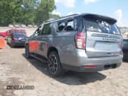 ✅ 2022 Chevrolet Suburban • VIN: 1GNSCEKT2NR124124 • Lot: 42671471. Wystawiony na IAAI z przebiegiem Nie podano. Bezpłatny archiwum sprzedaży aukcyjnych z USA i szczegółowy raport historii pojazdu na DreamBid. Zdjęcie 3.