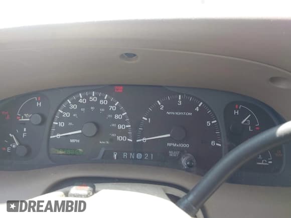 ✅ 2002 Lincoln Navigator • VIN: 5LMFU28R52LJ05043 • Lot: 43151334. Listed on IAAI with 182,886 mi. Free auction sales archive from the USA and detailed vehicle history report at DreamBid. Image 7.