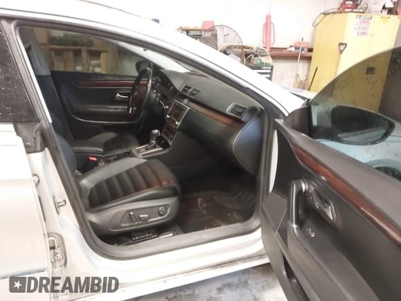 ✅ 2012 Volkswagen CC Lux • VIN: WVWHP7AN0CE503794 • Lot: 41259442. Listed on IAAI with 105,738 mi. Free auction sales archive from the USA and detailed vehicle history report at DreamBid. Image 5.