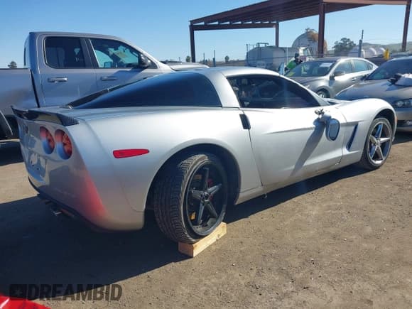 ✅ 2013 Chevrolet Corvette 3LT • VIN: 1G1YG2DW2D5107870 • Lot: 41420741. Listed on IAAI with 30,419 mi. Free auction sales archive from the USA and detailed vehicle history report at DreamBid. Image 4.