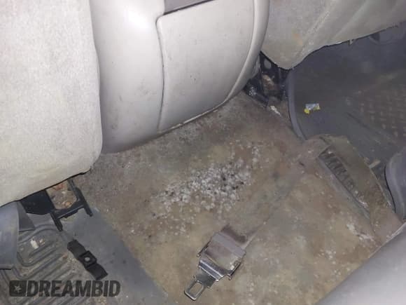 ✅ 2000 Chevrolet Suburban LT • VIN: 3GNFK16T9YG114685 • Lot: 43566273. Listed on IAAI with 233,734 mi. Free auction sales archive from the USA and detailed vehicle history report at DreamBid. Image 6.