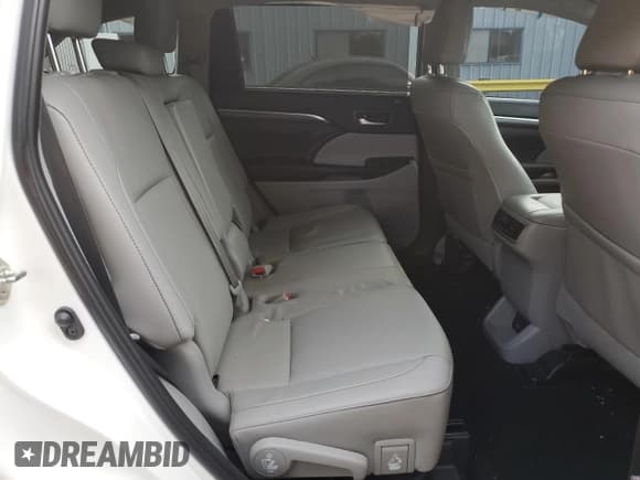 ✅ 2019 Toyota Highlander Limited Platinum • VIN: 5TDDZRFHXKS942047 • Lot: 84582795. Listed on Copart with 64,766 mi. Free auction sales archive from the USA and detailed vehicle history report at DreamBid. Image 11.