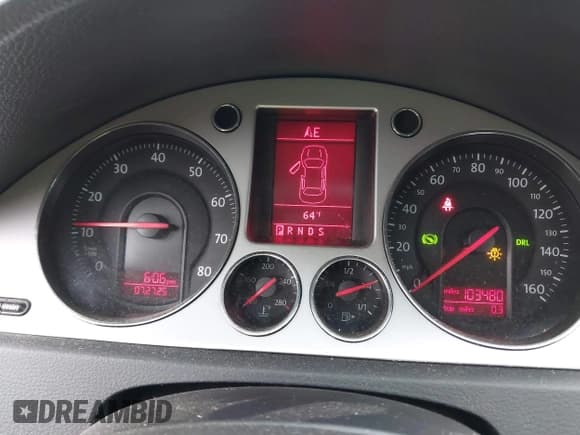 ✅ 2008 Volkswagen Passat Komfort • VIN: WVWAK73C58E002306 • Lot: 42923087. Wystawiony na IAAI z przebiegiem 103 480 mil. Bezpłatny archiwum sprzedaży aukcyjnych z USA i szczegółowy raport historii pojazdu na DreamBid. Zdjęcie 7.