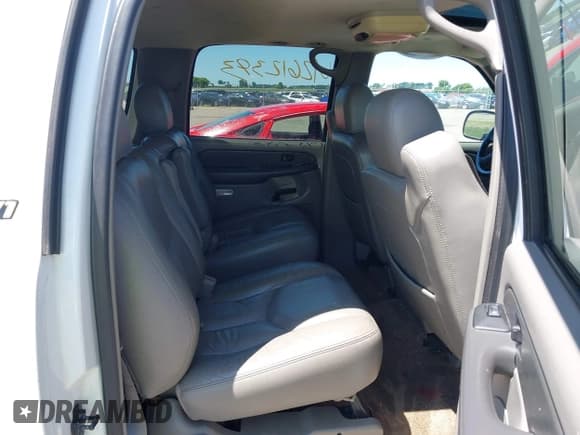 ✅ 2003 Chevrolet Suburban LT • VIN: 3GNFK16Z33G308805 • Лот: 42612393. Опубликован ранее на IAAI с пробегом 205 213 миль. Бесплатный доступ к архиву аукционных продаж из США и подробный отчёт об истории автомобиля на DreamBid. Изображение 8.