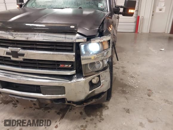 ✅ 2015 Chevrolet Silverado 2500HD LT • VIN: 1GC1KVEG1FF667893 • Lot: 42190250. Wystawiony na IAAI z przebiegiem 216 407 mil. Bezpłatny archiwum sprzedaży aukcyjnych z USA i szczegółowy raport historii pojazdu na DreamBid. Zdjęcie 22.