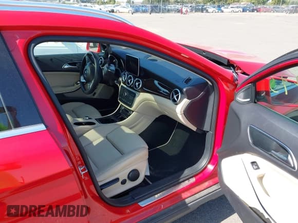 ✅ 2016 Mercedes-Benz GLA 250 • VIN: WDCTG4GB8GJ264279 • Lot: 43329773. Wystawiony na IAAI z przebiegiem 64 686 mil. Bezpłatny archiwum sprzedaży aukcyjnych z USA i szczegółowy raport historii pojazdu na DreamBid. Zdjęcie 5.