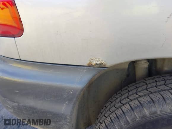 2004 Hyundai Santa Fe GLS z VIN KM8SC13EX4U799955, wystawiony jako IAAI lot #41240442 z przebiegiem 281 394 mil mil oraz . Historia ofert i sprzedaży dostępna na DreamBid. Obrazek 12.