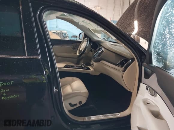 ✅ 2023 Volvo XC90 Plus • VIN: YV4L12PN0P1903242 • Lot: 42199970. Listed on IAAI with 26,952 mi. Free auction sales archive from the USA and detailed vehicle history report at DreamBid. Image 5.