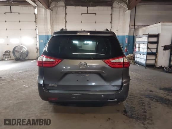 ✅ 2015 Toyota Sienna LE • VIN: 5TDJK3DC2FS099379 • Лот: 43840501. Опубликован ранее на IAAI с пробегом 231 390 миль. Бесплатный доступ к архиву аукционных продаж из США и подробный отчёт об истории автомобиля на DreamBid. Изображение 16.