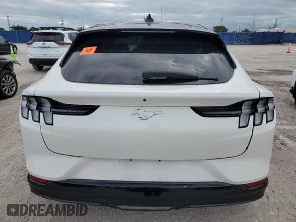 ✅ 2022 Ford Mustang Mach-E Premium • VIN: 3FMTK3RM5NMA26611 • Лот: 92500615. Опубликован ранее на Copart с пробегом 67 376 миль. Бесплатный доступ к архиву аукционных продаж из США и подробный отчёт об истории автомобиля на DreamBid. Изображение 6.