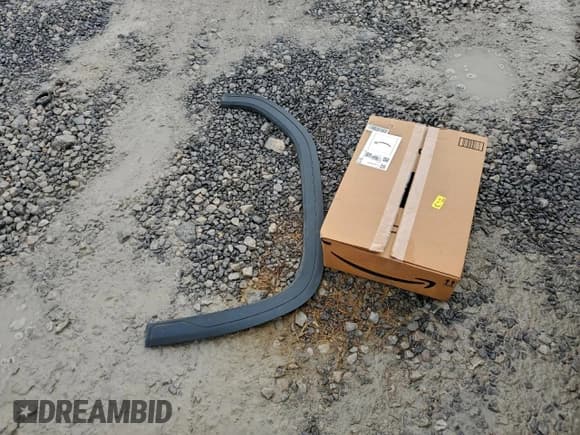 ✅ 2024 GMC Sierra 1500 Denali Ultimate • VIN: 1GTUUHEL1RZ344162 • Lot: 95291995. Wystawiony na Copart z przebiegiem 31 995 mil. Bezpłatny archiwum sprzedaży aukcyjnych z USA i szczegółowy raport historii pojazdu na DreamBid. Zdjęcie 12.