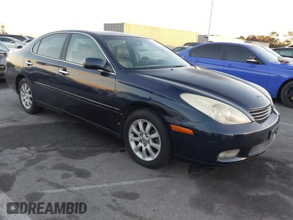 ✅ 2002 Lexus ES 300 • VIN: JTHBF30GX20075778 • Lot: 43899211. Listed on IAAI with 136,125 mi. Free auction sales archive from the USA and detailed vehicle history report at DreamBid. Image 1.