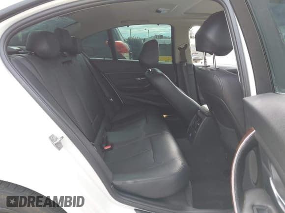 ✅ 2014 BMW 3 Series 328i • VIN: WBA3C1C59EK107056 • Lot: 42778687. Listed on IAAI with 106,786 mi. Free auction sales archive from the USA and detailed vehicle history report at DreamBid. Image 8.