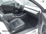 ✅ 2019 Tesla Model 3 Long Range • VIN: 5YJ3E1EB3KF487245 • Lot: 43324842. Wystawiony na IAAI z przebiegiem 78 281 mil. Bezpłatny archiwum sprzedaży aukcyjnych z USA i szczegółowy raport historii pojazdu na DreamBid. Zdjęcie 5.