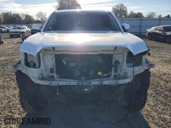 ✅ 2019 Toyota Tacoma SR5 • VIN: 5TFRZ5CN8KX072852 • Lot: 79797874. Listed on Copart with 121,635 mi. Free auction sales archive from the USA and detailed vehicle history report at DreamBid. Image 5.