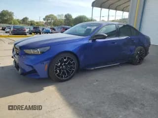 ✅ 2025 BMW M5 • VIN: WBS83FK02SCU89103 • Лот: 70166505. Опубликован ранее на Copart с пробегом 1 147 миль. Бесплатный доступ к архиву аукционных продаж из США и подробный отчёт об истории автомобиля на DreamBid. Изображение 1.