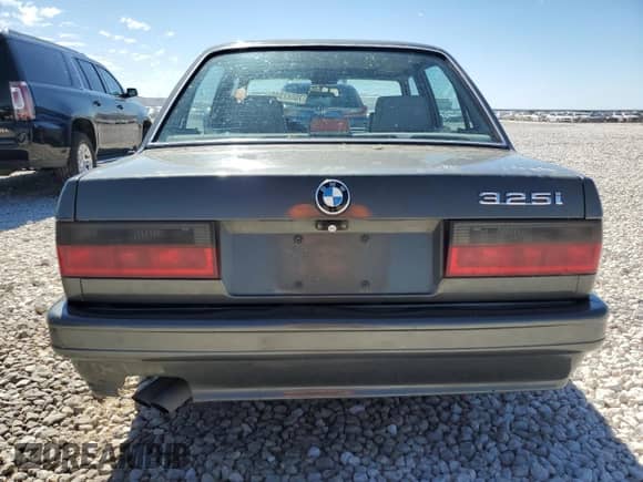 1987 BMW 3 Series 325i with VIN WBAAD2309H2446547, listed as a Copart auction lot 70882344 with 187,806 mi miles and Salvage title. Bid and sale history available at DreamBid. Image 6.