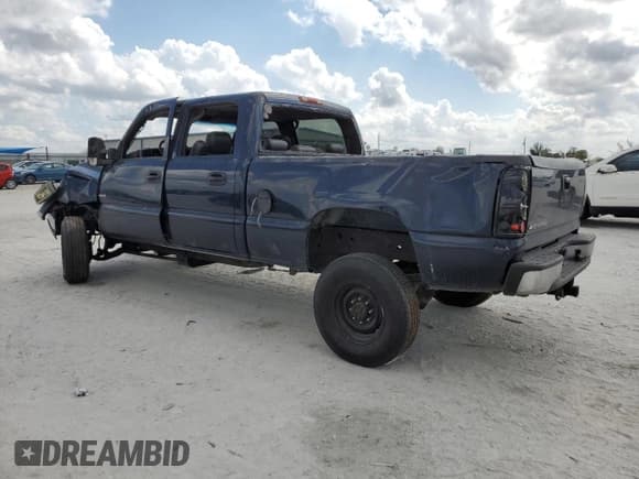 ✅ 2006 Chevrolet Silverado 2500HD LT1 • VIN: 1GCHC23D16F185881 • Lot: 44713115. Wystawiony na Copart z przebiegiem Nie podano. Bezpłatny archiwum sprzedaży aukcyjnych z USA i szczegółowy raport historii pojazdu na DreamBid. Zdjęcie 2.