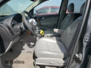 ✅ 2007 Saturn VUE V6 • VIN: 5GZCZ63477S824661 • Lot: 47585615. Wystawiony na Copart z przebiegiem 71 943 mil. Bezpłatny archiwum sprzedaży aukcyjnych z USA i szczegółowy raport historii pojazdu na DreamBid. Zdjęcie 7.