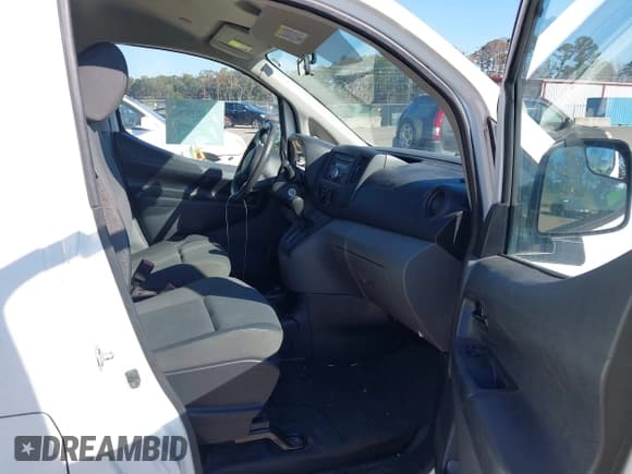 ✅ 2017 Chevrolet City Express Cargo LS • VIN: 3N63M0YN6HK695121 • Lot: 43602987. Wystawiony na IAAI z przebiegiem 69 092 mil. Bezpłatny archiwum sprzedaży aukcyjnych z USA i szczegółowy raport historii pojazdu na DreamBid. Zdjęcie 5.