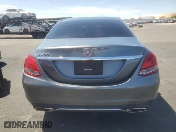 ✅ 2017 Mercedes-Benz C 300 • VIN: 55SWF4JB0HU185193 • Lot: 61036025. Wystawiony na Copart z przebiegiem 128 352 mil. Bezpłatny archiwum sprzedaży aukcyjnych z USA i szczegółowy raport historii pojazdu na DreamBid. Zdjęcie 6.