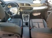 ✅ 2024 Audi Q3 S line Premium • VIN: WA1DECF35R1123171 • Lot: 94048225. Wystawiony na Copart z przebiegiem Nie podano. Bezpłatny archiwum sprzedaży aukcyjnych z USA i szczegółowy raport historii pojazdu na DreamBid. Zdjęcie 8.