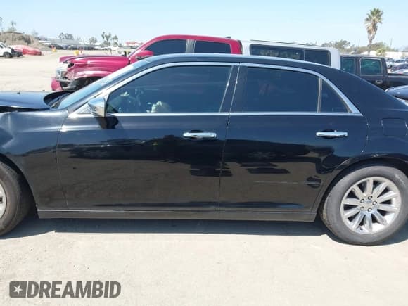 ✅ 2012 Chrysler 300 C • VIN: 2C3CCAET6CH288785 • Lot: 41987013. Listed on IAAI with 158,989 mi. Free auction sales archive from the USA and detailed vehicle history report at DreamBid. Image 15.