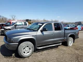 2003 Dodge Dakota Sport z VIN 1D7HG38N13S101403, wystawiony jako Copart lot #50814875 z przebiegiem 15 396 mil mil oraz Czysty tytuł • Clean title. Historia ofert i sprzedaży dostępna na DreamBid. Obrazek 1.