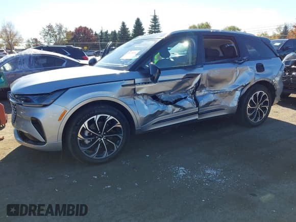 ✅ 2025 Lincoln Nautilus Reserve • VIN: 5LMPJ8KA6SJ921872 • Lot: 43471010. Wystawiony na IAAI z przebiegiem 2 043 mil. Bezpłatny archiwum sprzedaży aukcyjnych z USA i szczegółowy raport historii pojazdu na DreamBid. Zdjęcie 17.