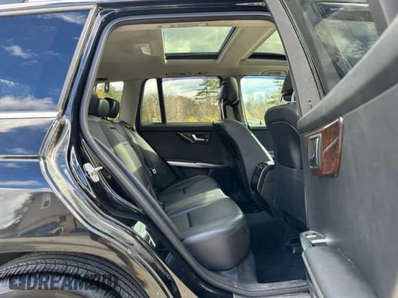 ✅ 2013 Mercedes-Benz GLK 350 • VIN: WDCGG8JB9DG028377 • Lot: 92013085. Listed on Copart with 158,900 mi. Free auction sales archive from the USA and detailed vehicle history report at DreamBid. Image 9.