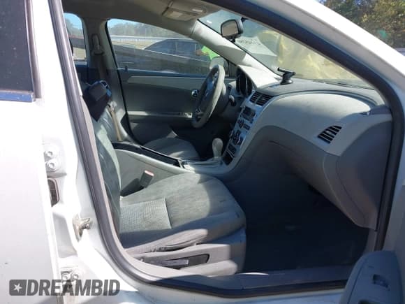 ✅ 2010 Chevrolet Malibu 1LS • VIN: 1G1ZB5EB8AF219790 • Lot: 43445280. Listed on IAAI with 112,180 mi. Free auction sales archive from the USA and detailed vehicle history report at DreamBid. Image 5.