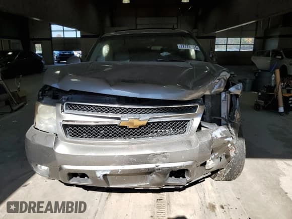 ✅ 2007 Chevrolet Suburban LT • VIN: 3GNFC16J97G197920 • Lot: 77776794. Wystawiony na Copart z przebiegiem Nie podano. Bezpłatny archiwum sprzedaży aukcyjnych z USA i szczegółowy raport historii pojazdu na DreamBid. Zdjęcie 5.