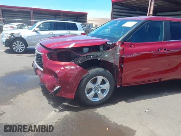 ✅ 2023 Toyota Highlander L • VIN: 5TDKDRAHXPS509316 • Lot: 42674115. Wystawiony na IAAI z przebiegiem 6 121 mil. Bezpłatny archiwum sprzedaży aukcyjnych z USA i szczegółowy raport historii pojazdu na DreamBid. Zdjęcie 6.