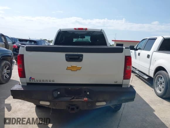✅ 2014 Chevrolet Silverado 2500HD LT • VIN: 1GC1KXCG1EF131636 • Lot: 43112265. Listed on IAAI with 309,813 mi. Free auction sales archive from the USA and detailed vehicle history report at DreamBid. Image 16.