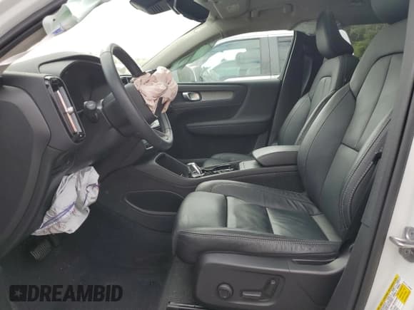 ✅ 2023 Volvo XC40 Plus Bright Theme • VIN: YV4L12UN7P2081330 • Lot: 69507275. Listed on Copart with 21,385 mi. Free auction sales archive from the USA and detailed vehicle history report at DreamBid. Image 7.