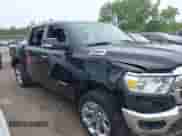 2019 Ram 1500 Big Horn z VIN 1C6SRFFT2KN911978, wystawiony jako IAAI lot #42483116 z przebiegiem 123 639 mil mil oraz . Historia ofert i sprzedaży dostępna na DreamBid. Obrazek 17.