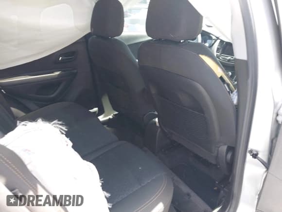 ✅ 2021 Chevrolet Trax LS • VIN: KL7CJKSB0MB319698 • Lot: 43034620. Listed on IAAI with 8,224 mi. Free auction sales archive from the USA and detailed vehicle history report at DreamBid. Image 8.