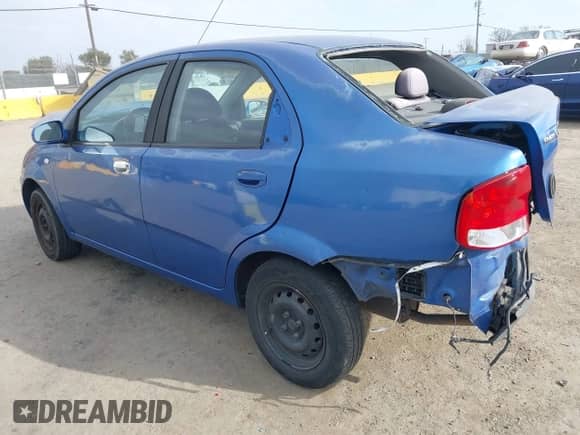 2006 Chevrolet Aveo LS z VIN KL1TD56696B543863, wystawiony jako IAAI lot #41446969 z przebiegiem 222 866 mil mil oraz . Historia ofert i sprzedaży dostępna na DreamBid. Obrazek 3.